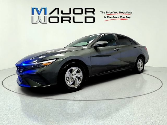 2025 Hyundai Elantra SE