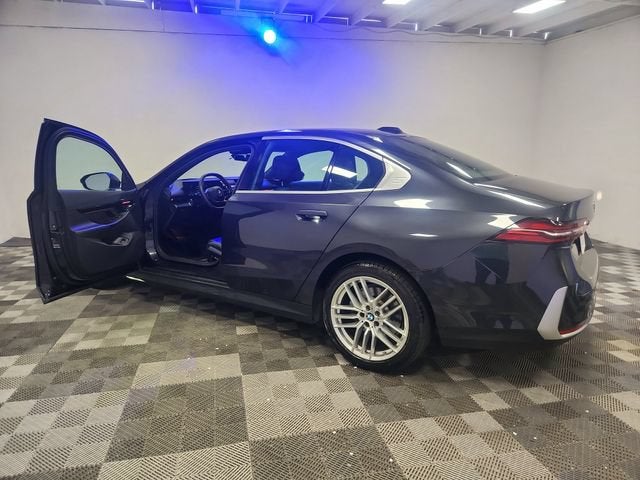 2025 BMW 5 Series 530i