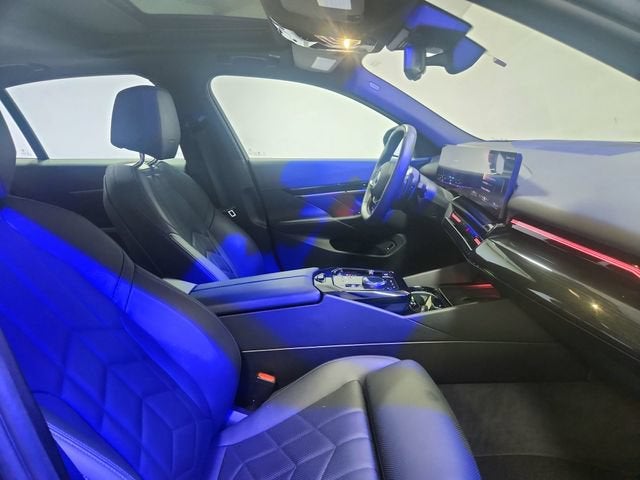 2025 BMW 5 Series 530i