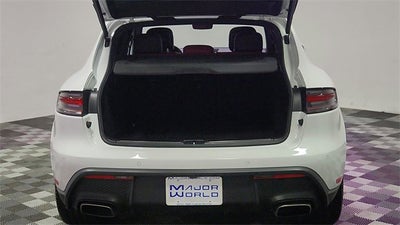 2023 Porsche Macan Base