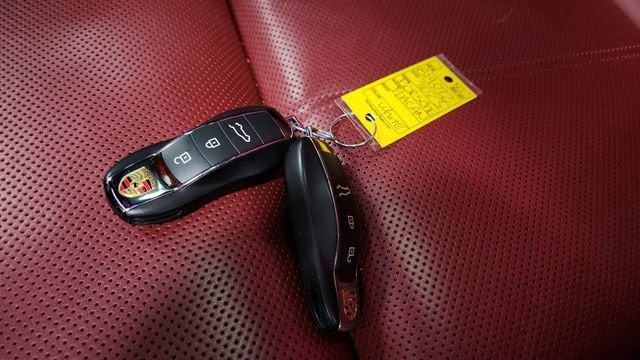 2023 Porsche Macan Base