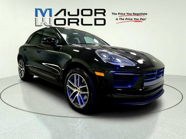 2023 Porsche Macan Base