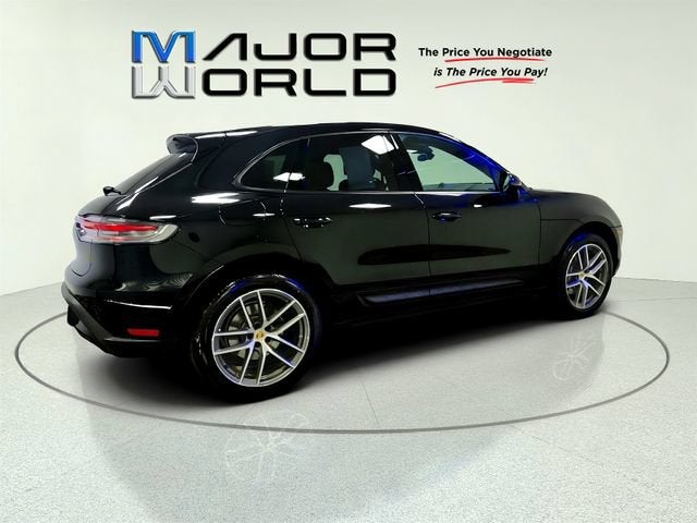 2023 Porsche Macan Base