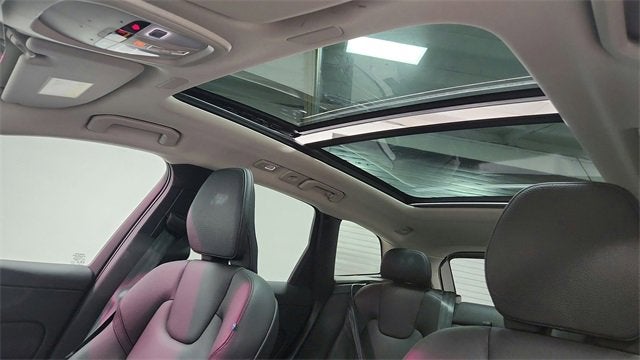 2023 Volvo XC60 Plus Bright Theme