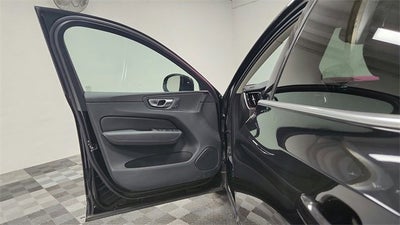 2023 Volvo XC60 Plus Bright Theme