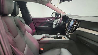 2023 Volvo XC60 Plus Bright Theme