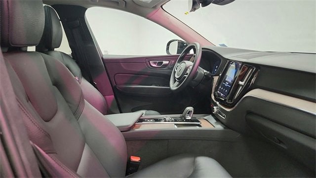 2023 Volvo XC60 Plus Bright Theme