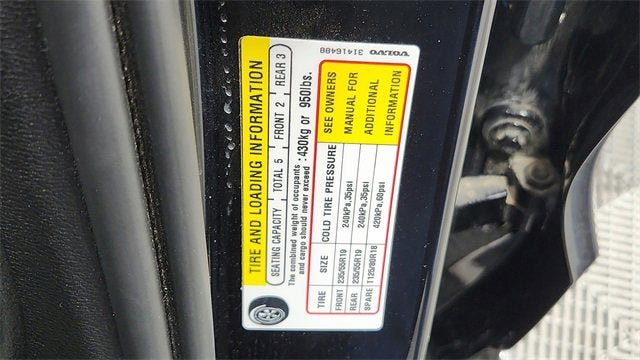 2023 Volvo XC60 Plus Bright Theme